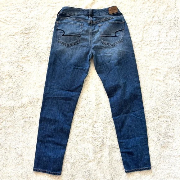 American Eagle Tomgirl Jeans - Picture 2 of 9